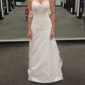 Allure Bridals wedding dress 8603-New with tags